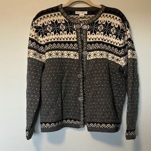Telluride clothing co 100% Wool Gray and Black Fair Isle Cardigan closing clasp